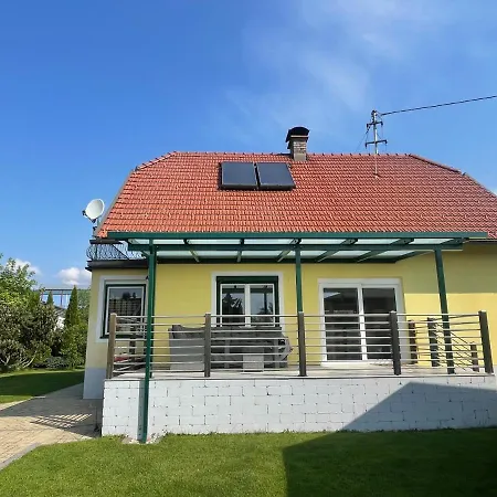 Schlossbergblick Apartment Griffen